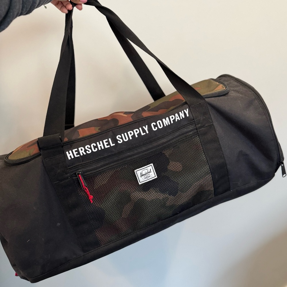 Herschel Supply Company Duffle Gym Bag – Black & Camo